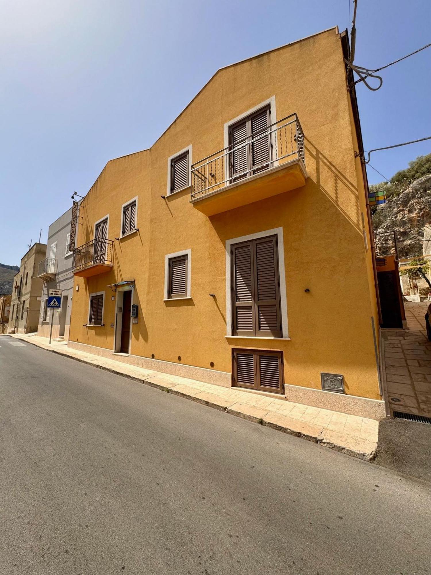 Casa Vacanze S. Marco Valderice Bagian luar foto