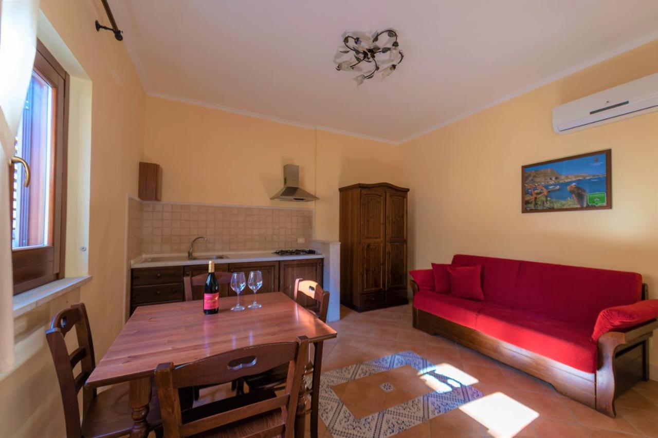 Casa Vacanze S. Marco Valderice Bagian luar foto