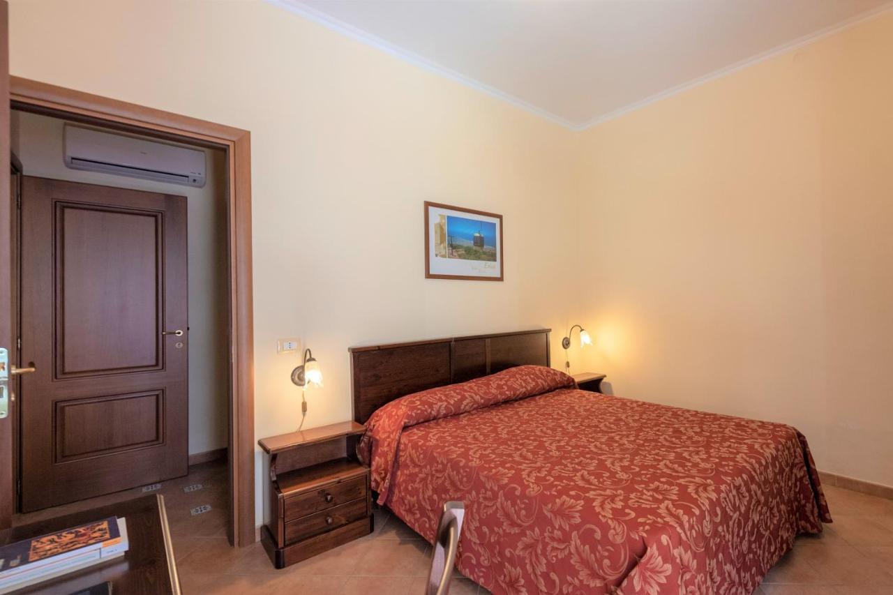 Casa Vacanze S. Marco Valderice Bagian luar foto